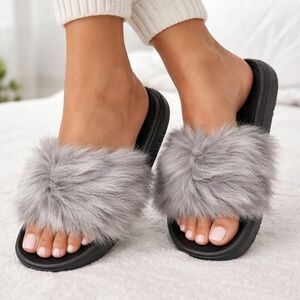 NWOT Faux Fur Grey Slide Slippers Non Slip Size 42-43